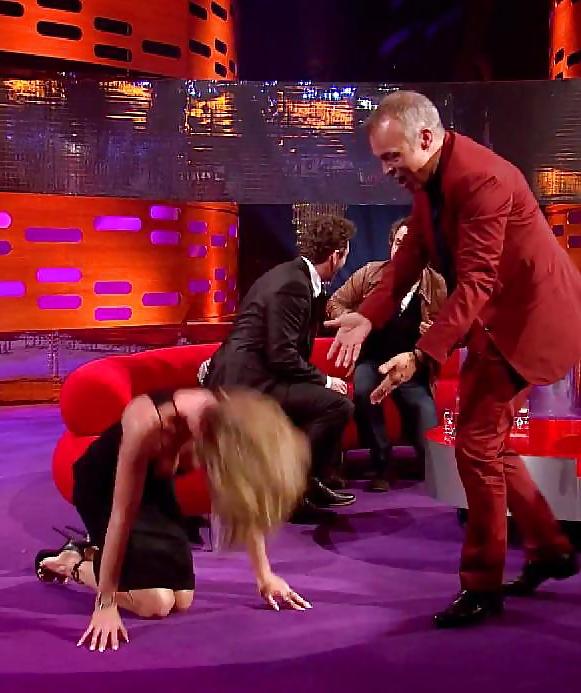 15P Amanda Holden Nip Slip
