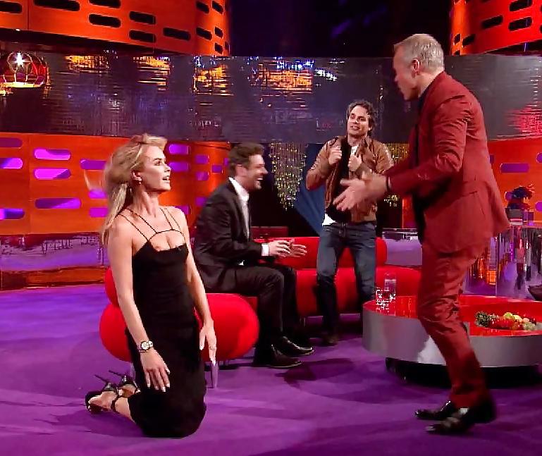 15P Amanda Holden Nip Slip