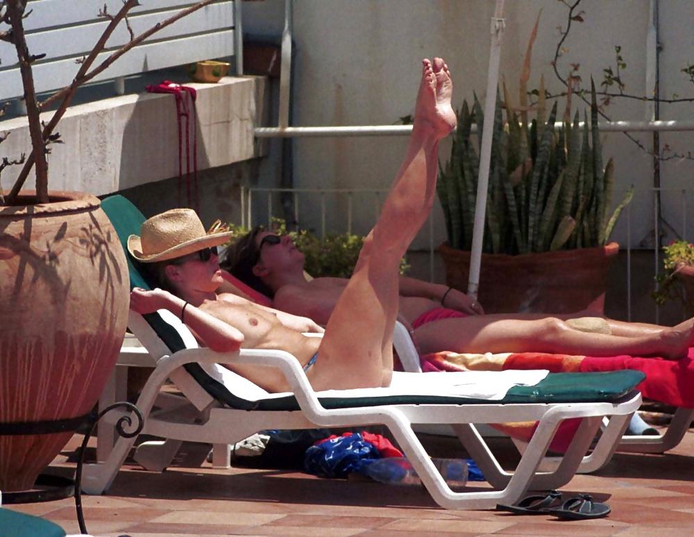 15P Amanda Holden Nip Slip