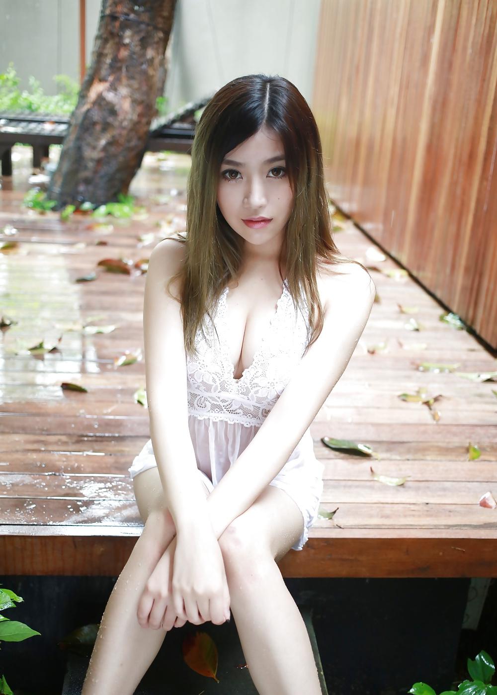 25P Sexy, really sexy asian women