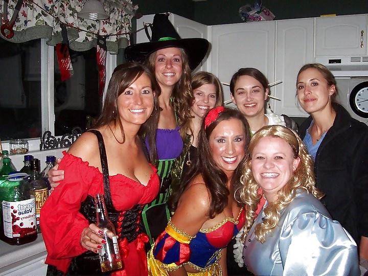 15P Busty Mom Cleavage Nicole