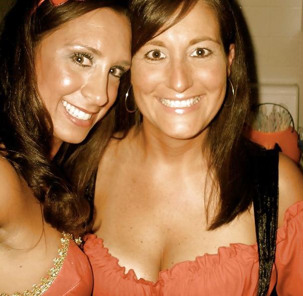 15P Busty Mom Cleavage Nicole