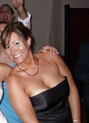 15P Busty Mom Cleavage Nicole