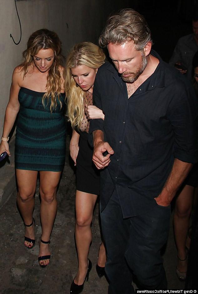 13P Brand new Jessica Simpson cleavage