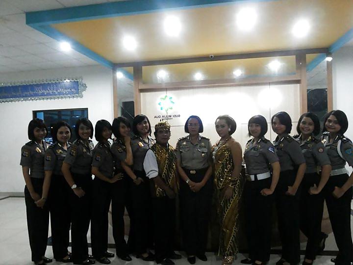 8P Uniform girls