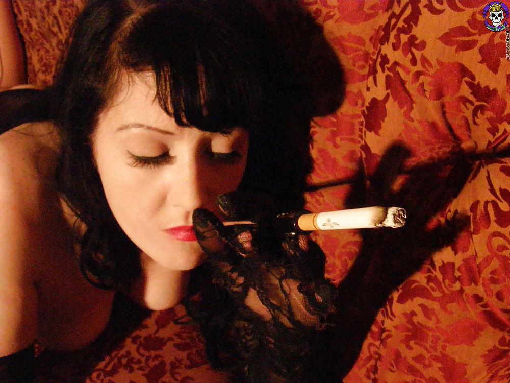 15P Gothic smokey babe