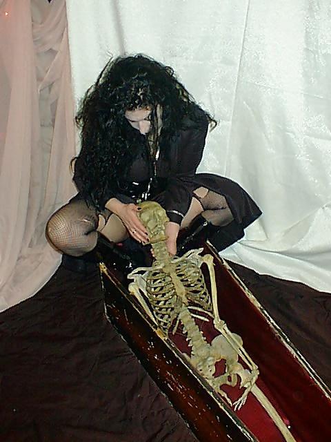 25P Anastaisa (5) Coffin (Gothic Alt. Punk Girl) 