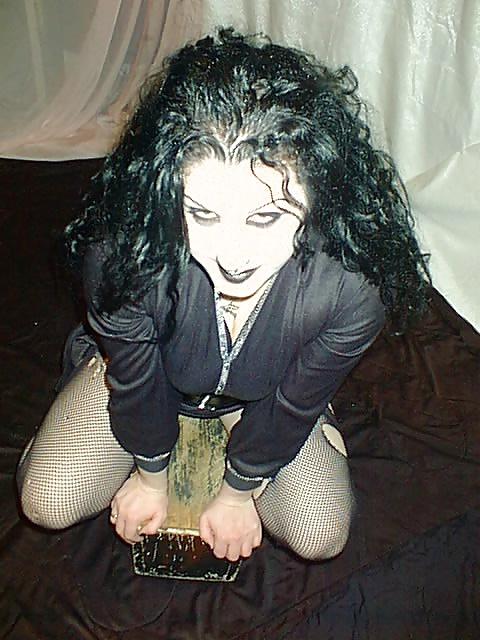 25P Anastaisa (5) Coffin (Gothic Alt. Punk Girl) 