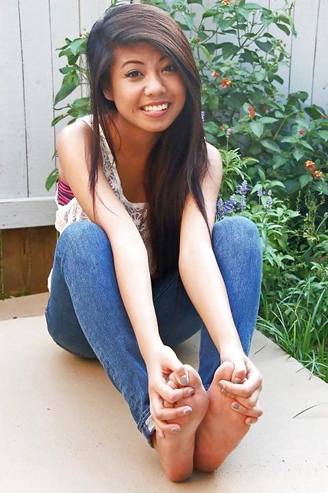 25P Asian Feet