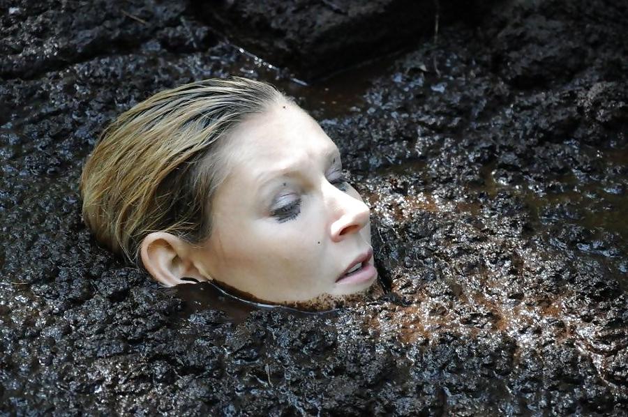 25P Mud fetish