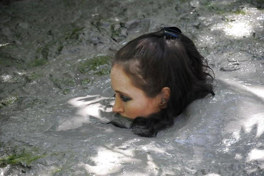 25P Mud fetish