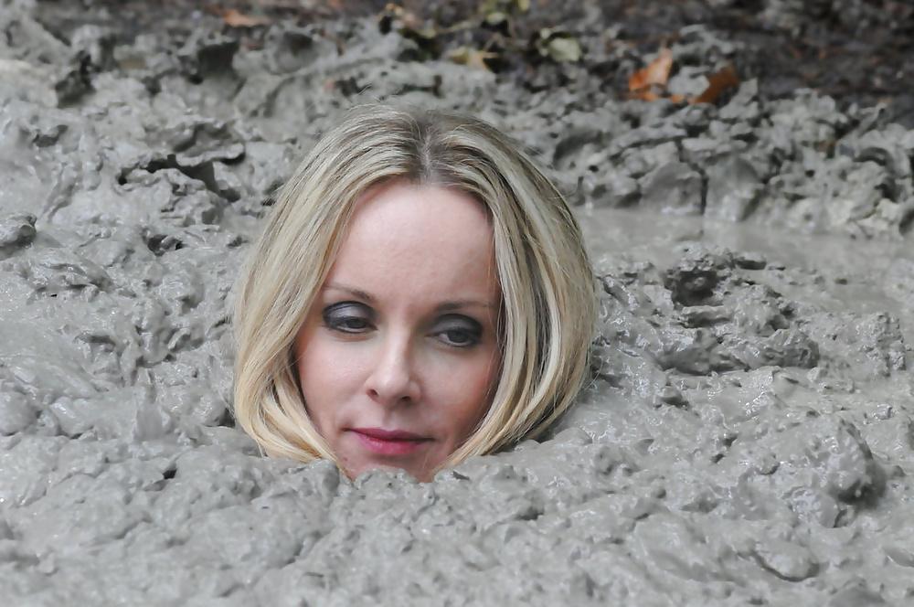 25P Mud fetish