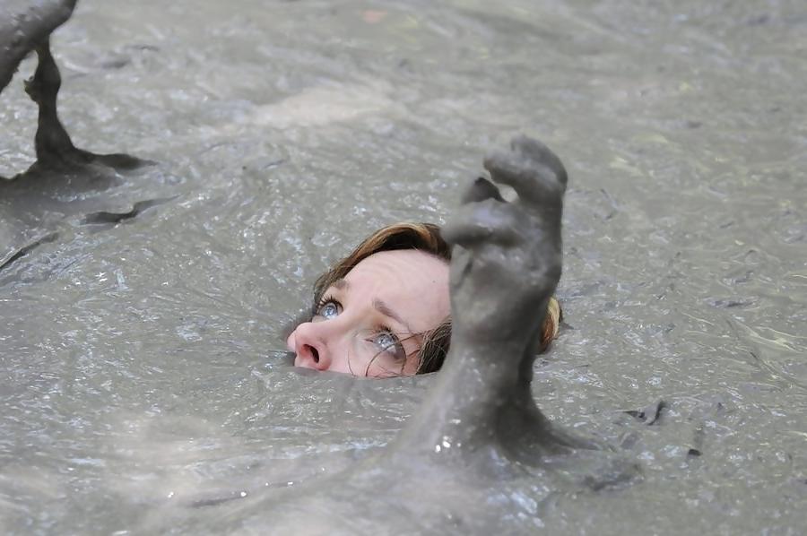 25P Mud fetish