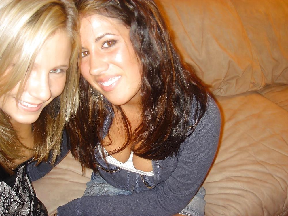 25P NICE CLEAVAGE 1
