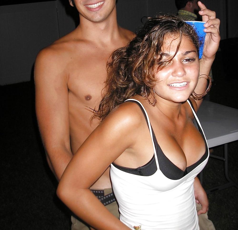 25P NICE CLEAVAGE 1