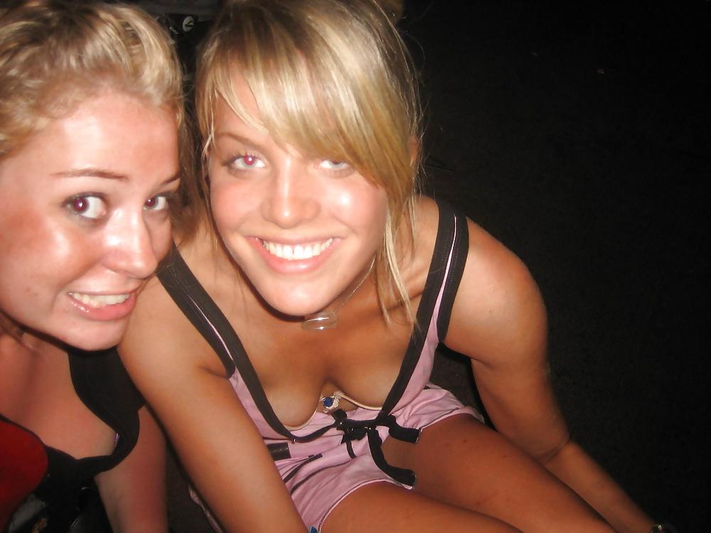 25P NICE CLEAVAGE 1