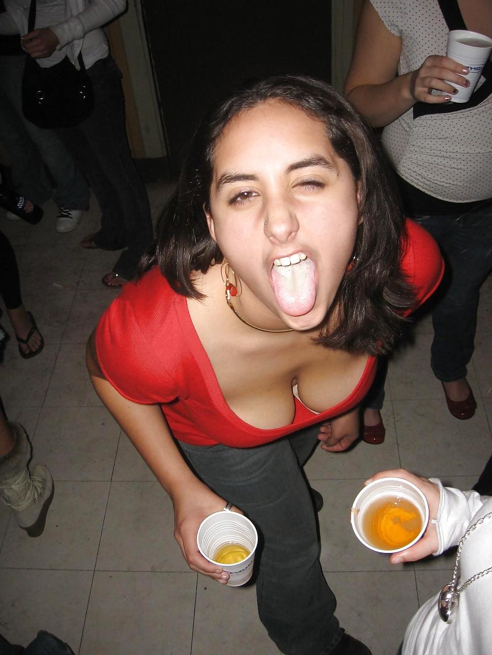 25P NICE CLEAVAGE 1