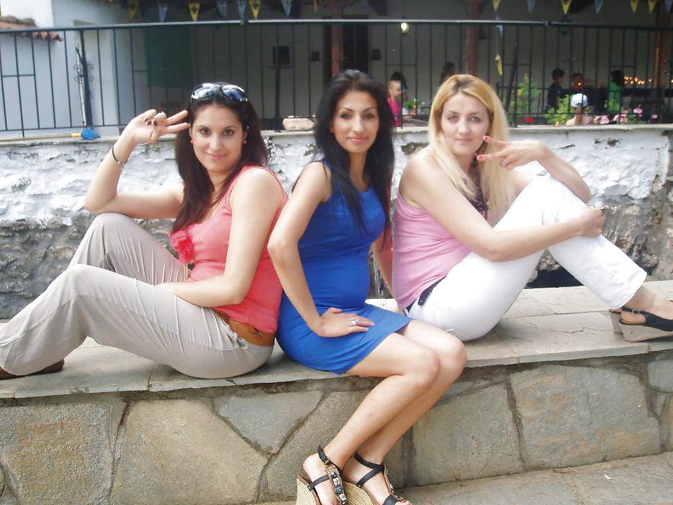 16P Turkish Girls! Which one is a pornstar?