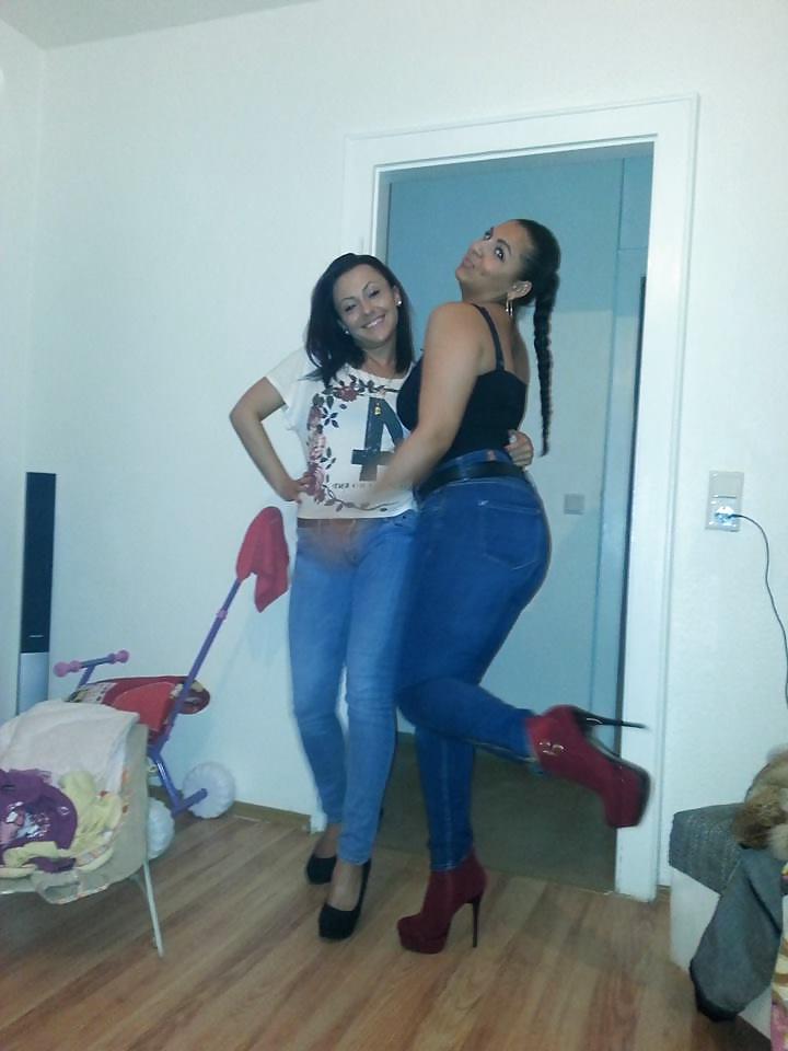 16P Turkish Girls! Which one is a pornstar?