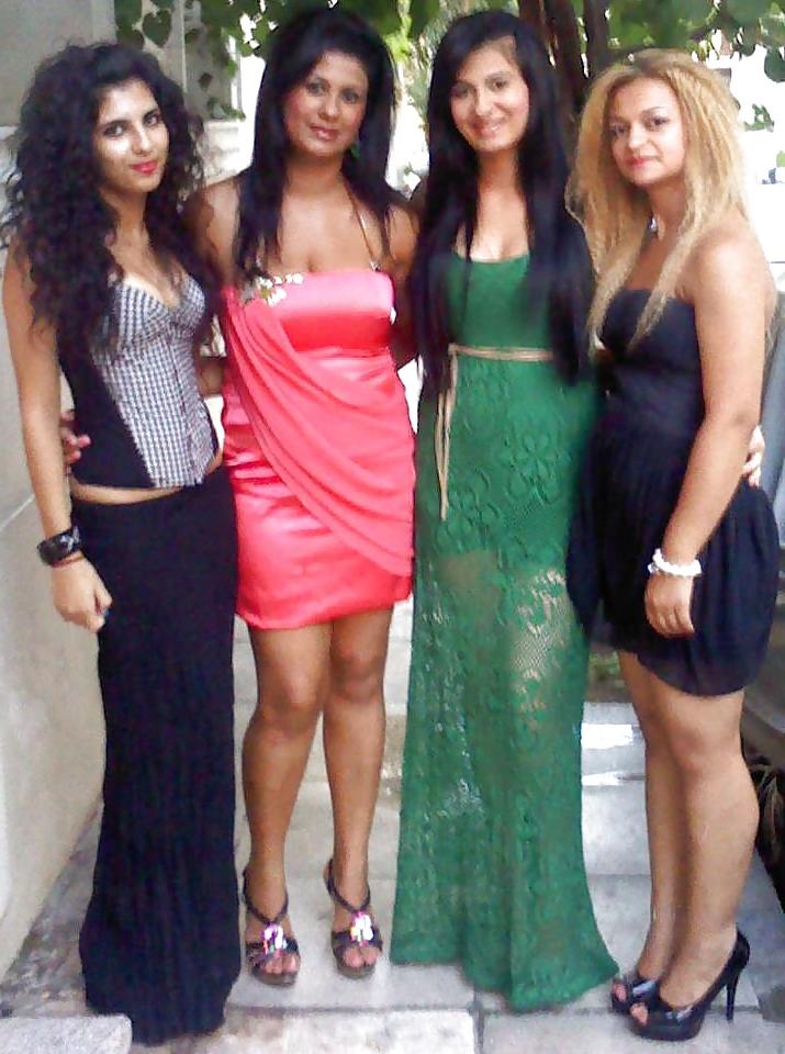16P Turkish Girls! Which one is a pornstar?