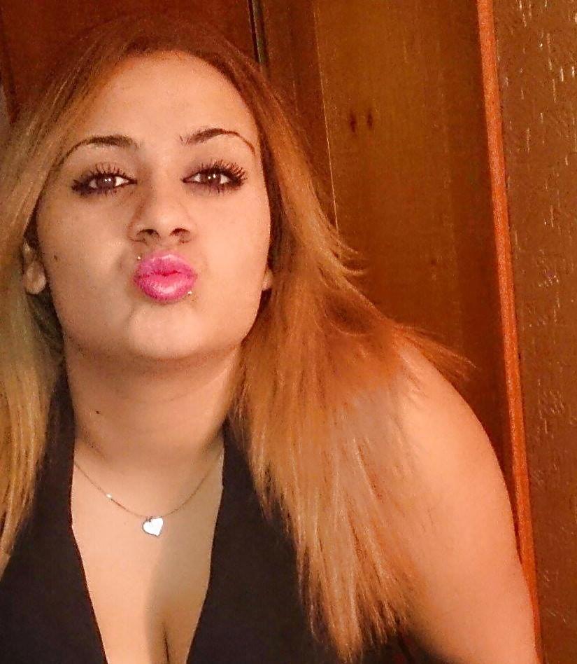 15P Turkish blowlips! Which mouth is built for cum?