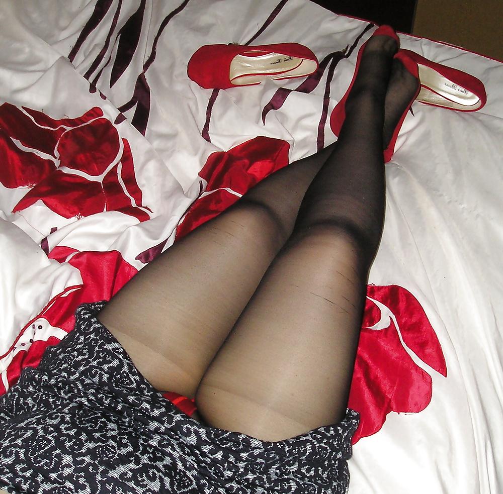 23P My girlfriends black and red seamed tights pantyhose