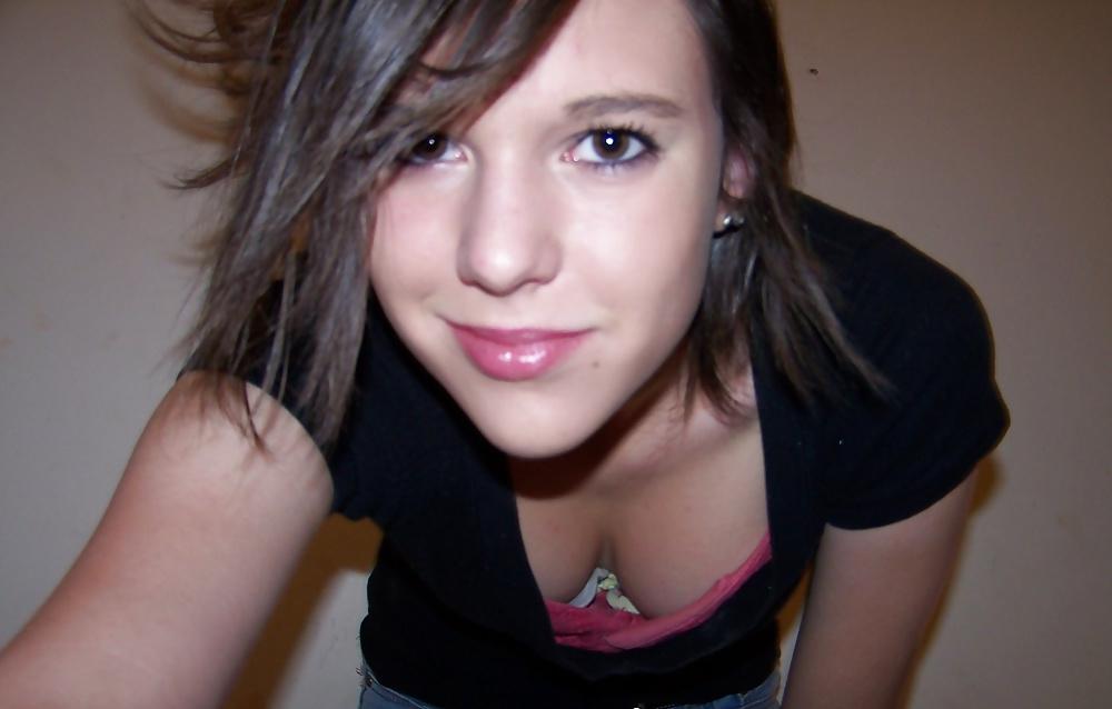 25P NICE CLEAVAGE 4