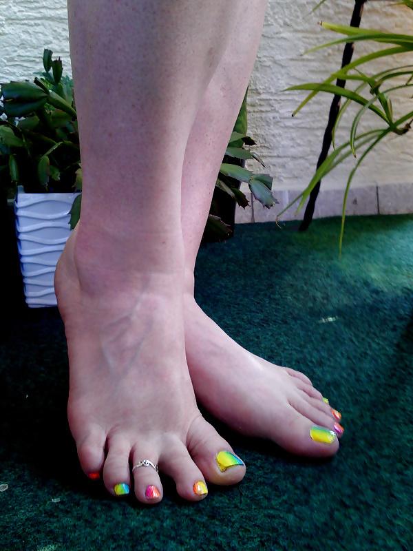 21P Feet And Legs