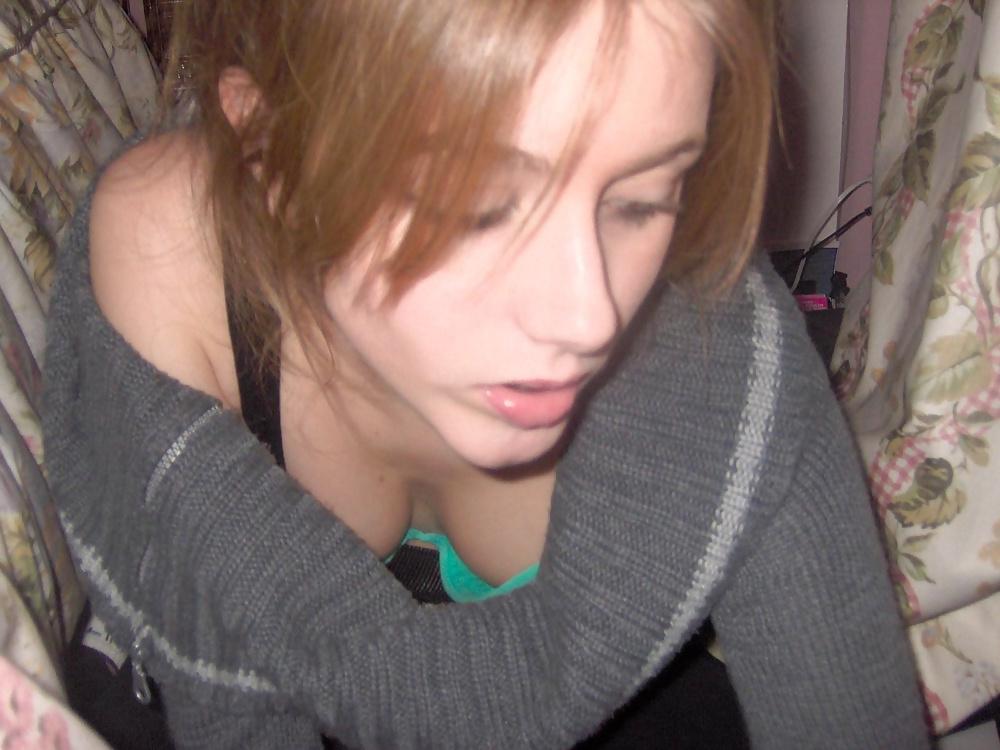 25P NICE CLEAVAGE 1