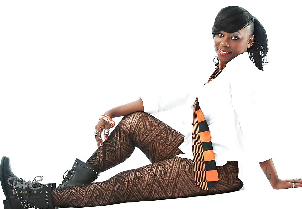 25P DAMN!  I just LOVE black girls in pantyhose! 