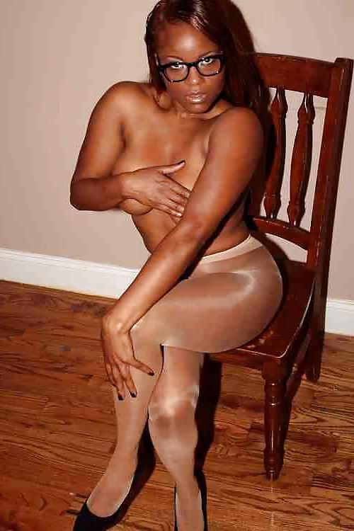 25P DAMN!  I just LOVE black girls in pantyhose! 