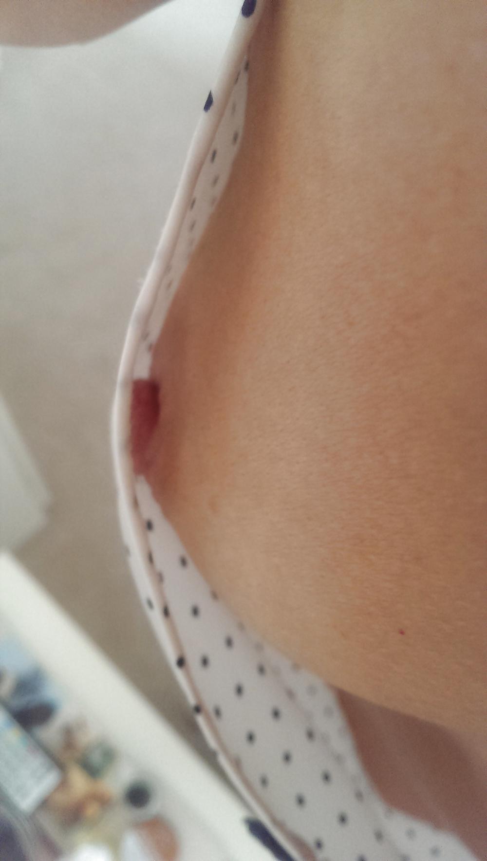 17P Blonde Milf Bunty's cleavage peeks and flashes