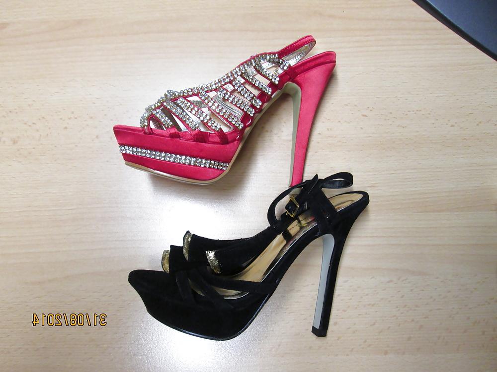 4P Black or red?