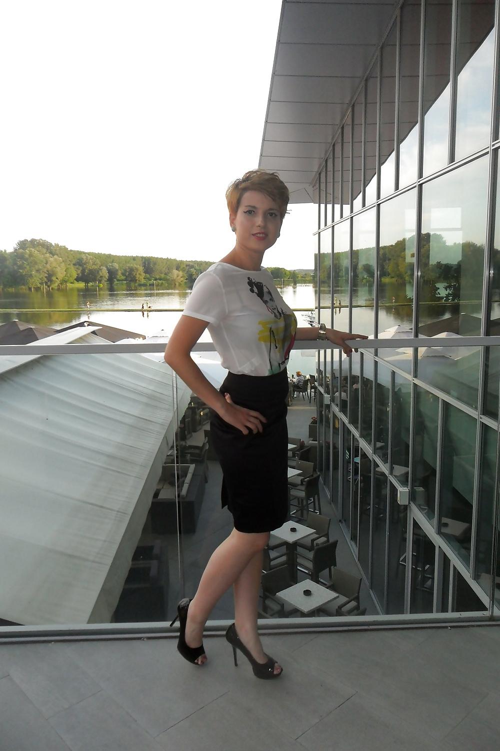 4P Short hair sexy girl