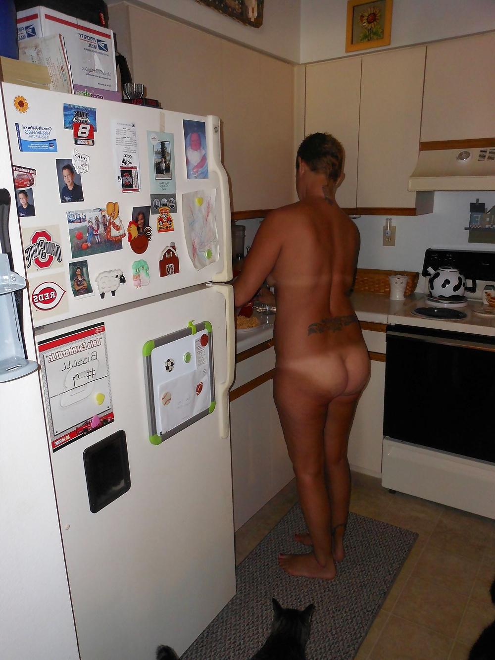 25P Sexy Cyber-Babe Lisa in the Kitchen!