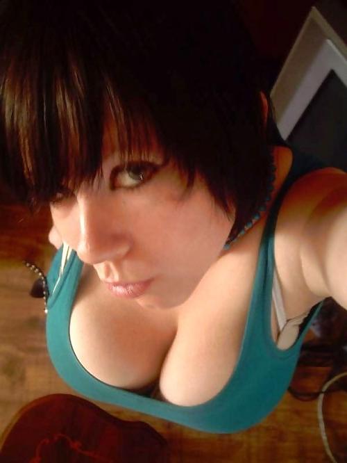 12P Amateur Cleavage