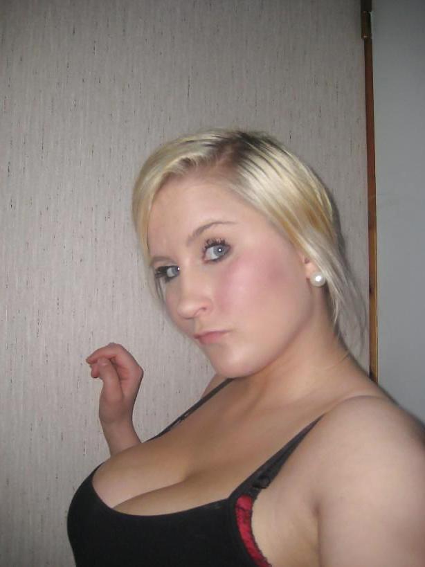 12P Amateur Cleavage