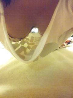 11P Korean girl takes self pics