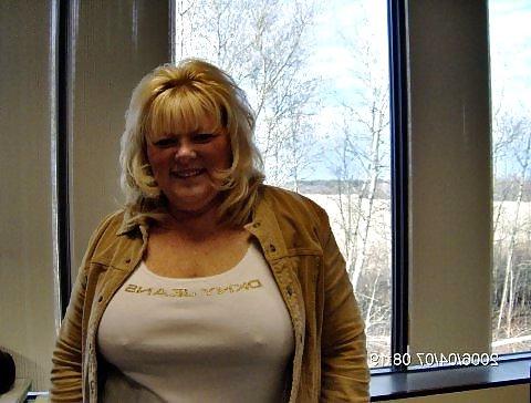 17P More bbw mature milf granny cleavage (non nude)
