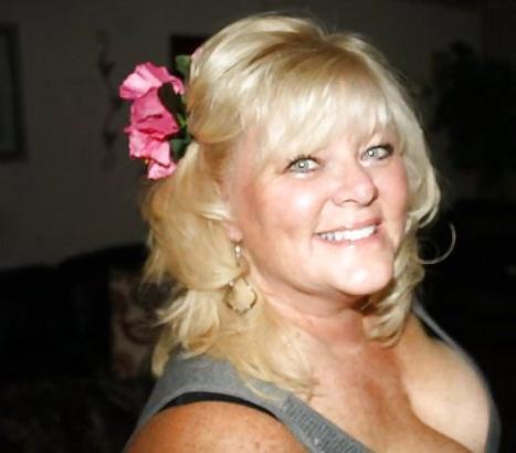 17P More bbw mature milf granny cleavage (non nude)