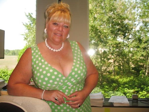 17P More bbw mature milf granny cleavage (non nude)