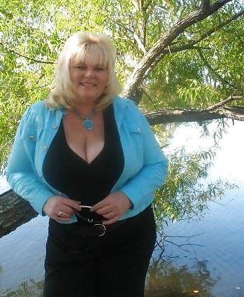 17P More bbw mature milf granny cleavage (non nude)