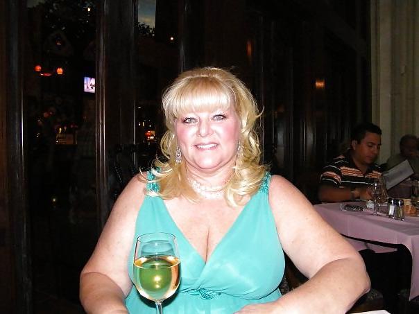 17P More bbw mature milf granny cleavage (non nude)