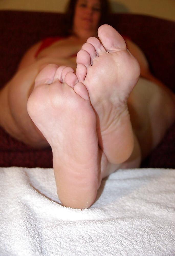 22P BBW FEET TOES SOLES  2