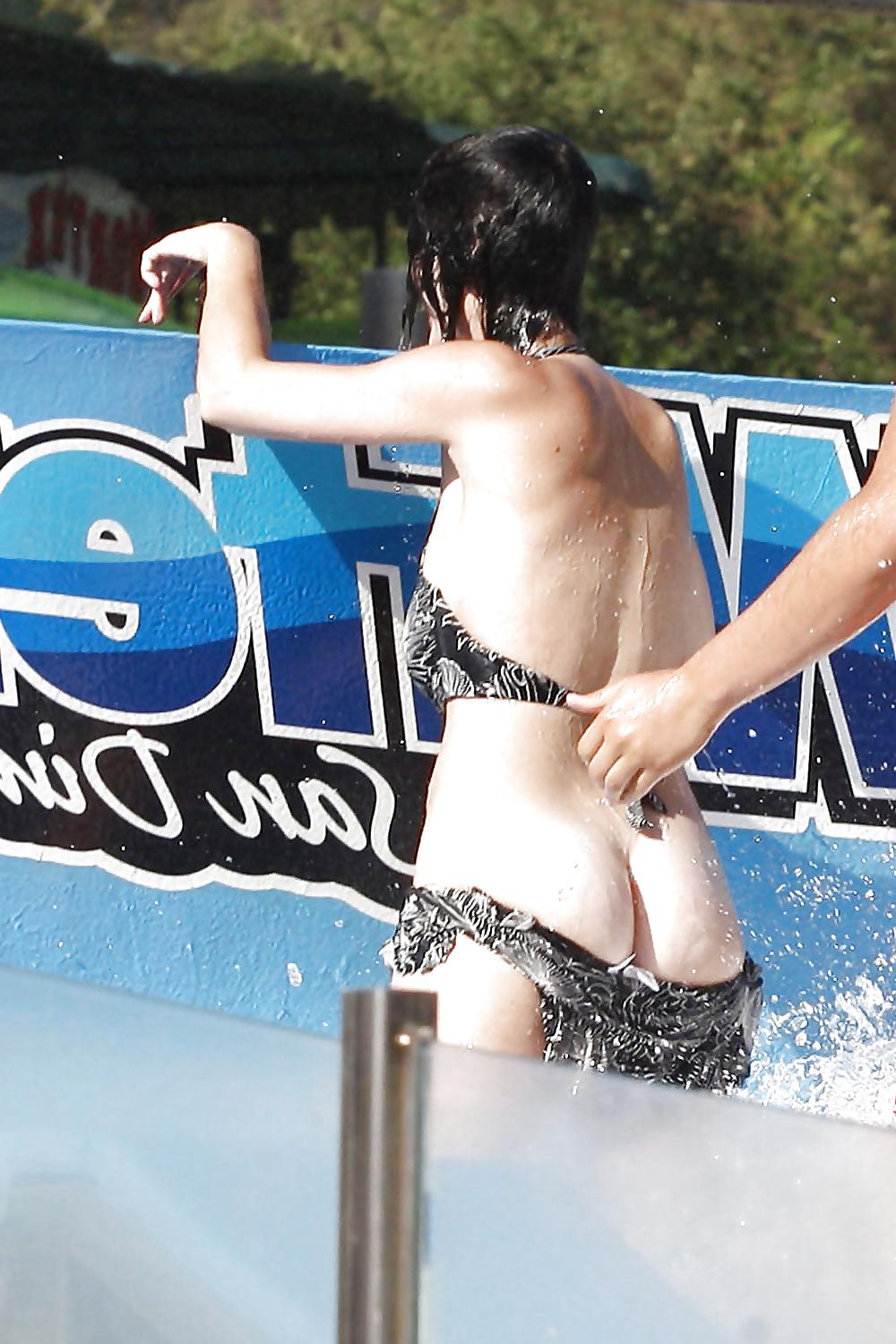 19P Katy Perry Loses Her Bikini Bottoms - Full Ass Exposure!