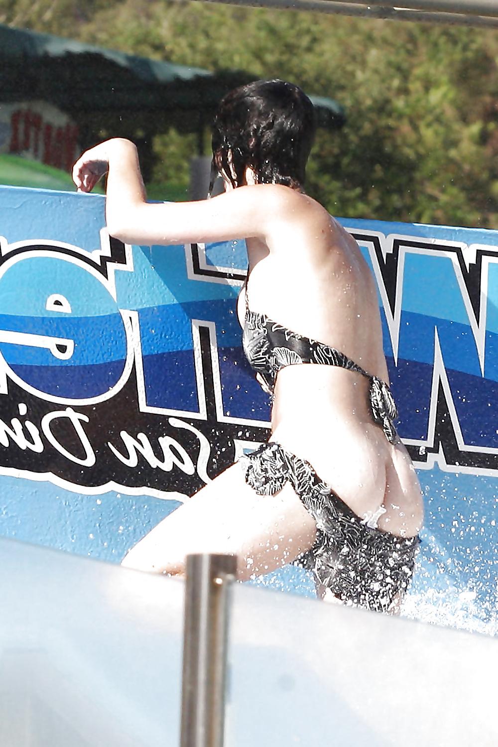 19P Katy Perry Loses Her Bikini Bottoms - Full Ass Exposure!