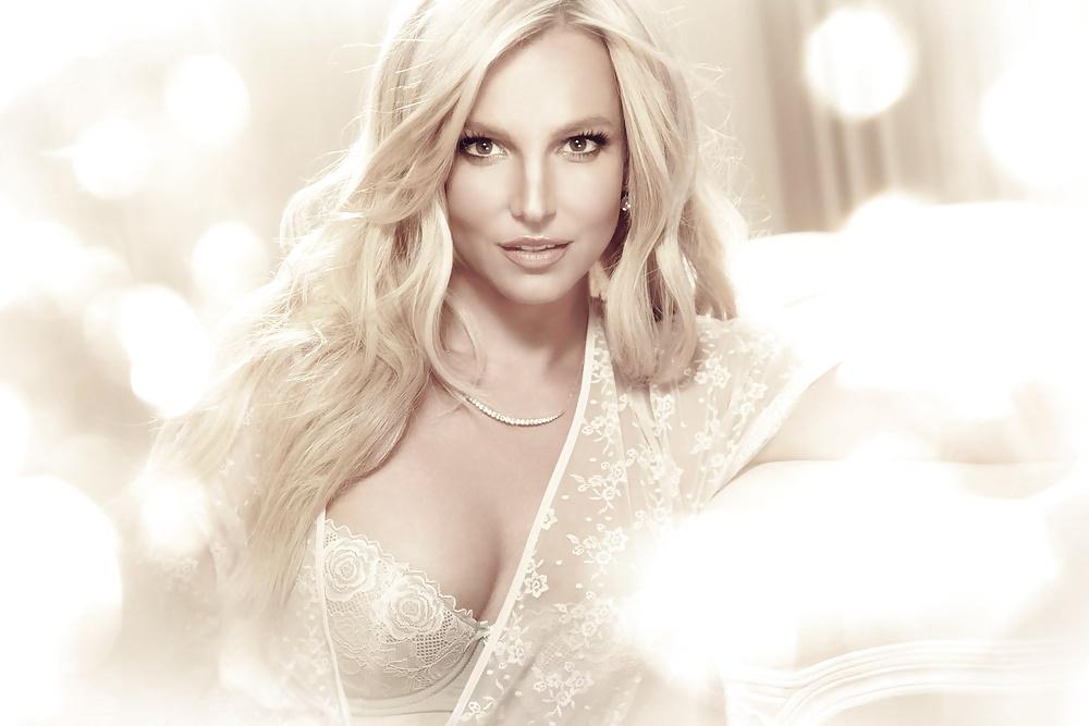 10P Britney Spears nude and underwear