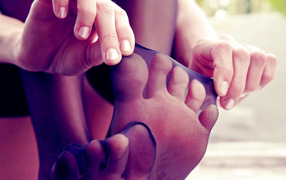25P Foot Fetish 14