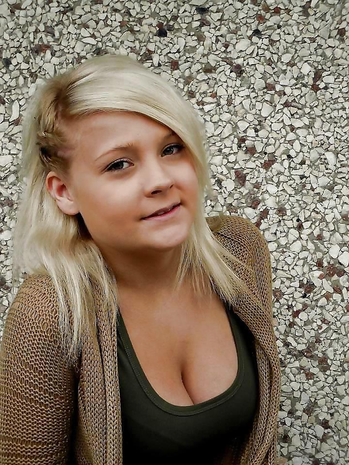 25P Cleavage & Stuff part.3