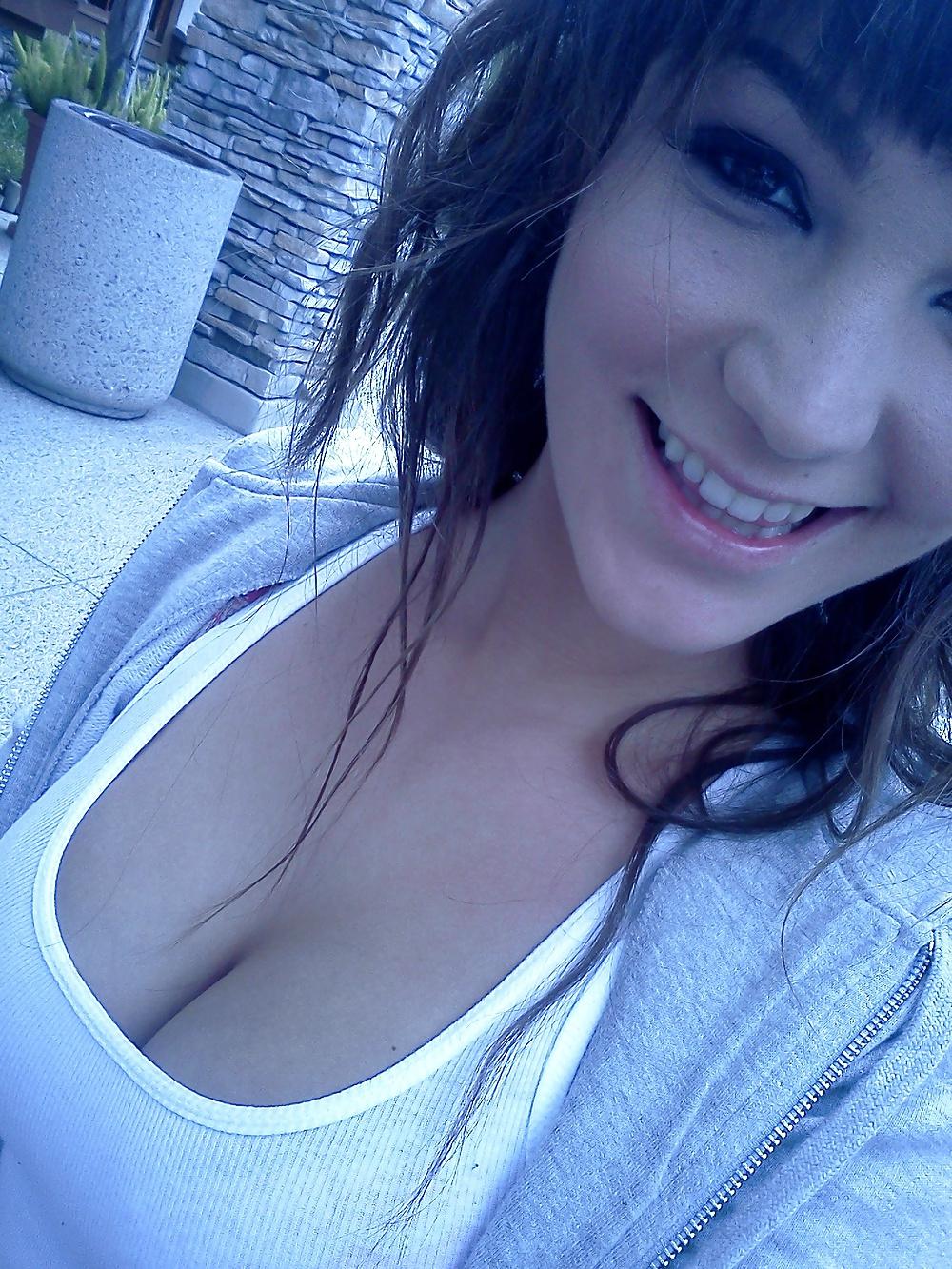 25P Cleavage & Stuff part.3